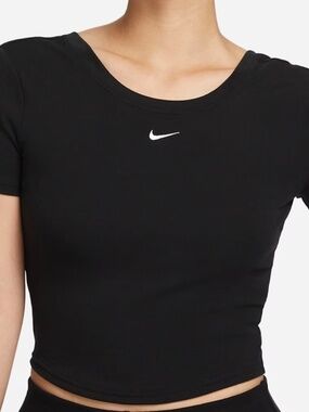 Nike Women’s scoop-back short sleeve min-rib top size medium, color black